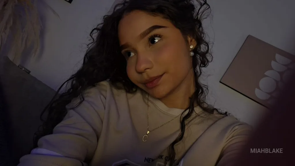 MiahBlake — live cam