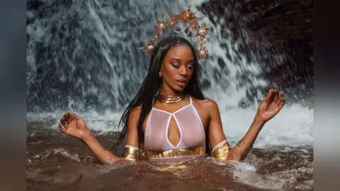 AmberVegga — The queen of the lake 🗺