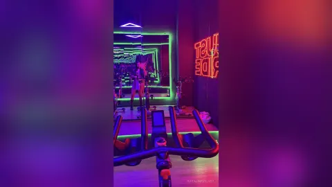 KatalinaVelvet — En el gym 