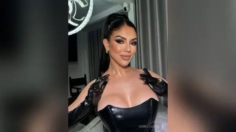 NicolleBennett — 𝓞𝓼𝓬𝓲𝓵𝓵𝓪𝓽𝓲𝓷𝓰 𝓭𝓮𝓹𝓽𝓱𝓼