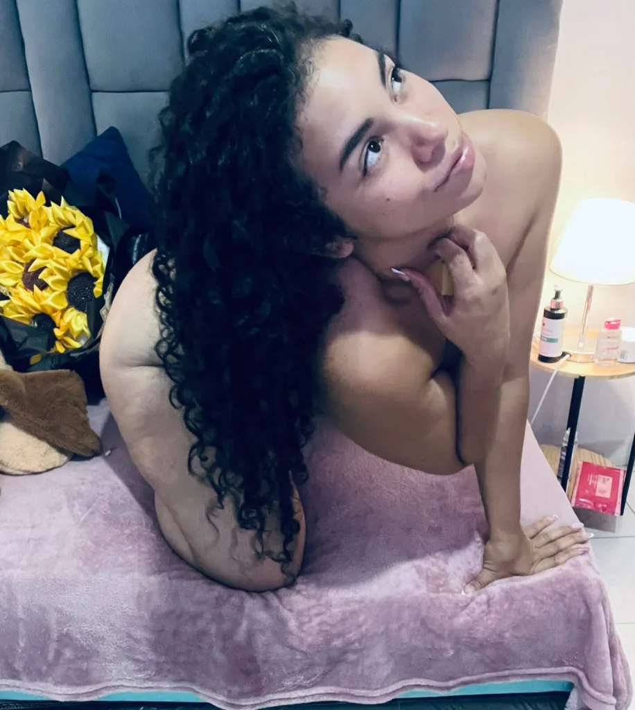 Isabella_lov19 — Streamate Photos
