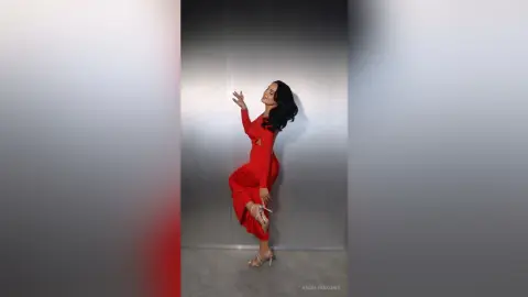 AngelinaKunis — Red 🌹