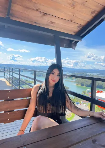 AlesskaNewman — Streamate Photos