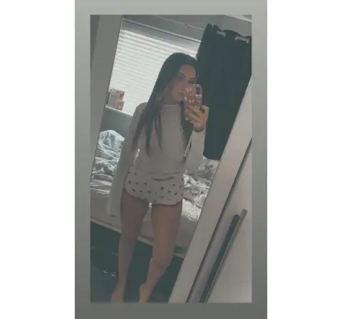LolaxxxUK — Streamate Photos