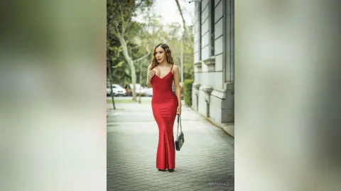 AnyaHills — A Lady in Red ❤️🌹💋