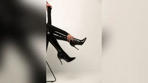 MoniqueHils — New