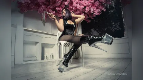 AnnaHarmonie — Dominatrix