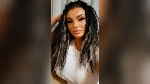EvelyneSmith — :)