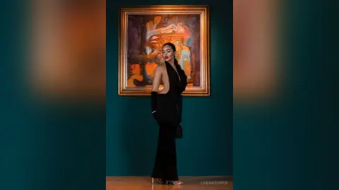 LannaCooper — In the gallery's heart