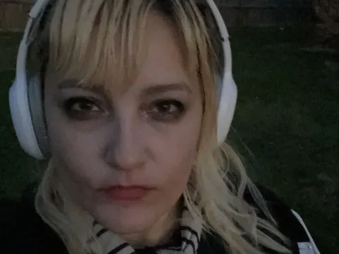 SamieAldridge cam model