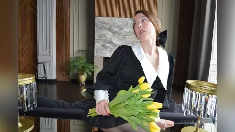 SofiaBimboss — Who’s going to spoil me with flowers ? 🌸
