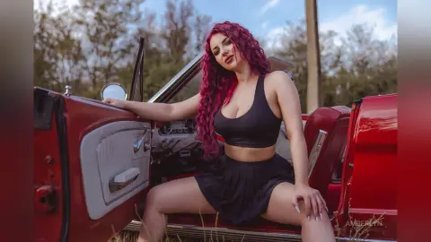 AmberLyn — Playful Glow