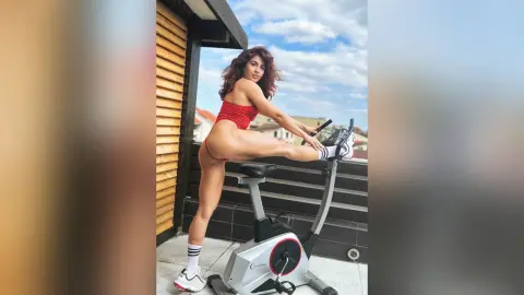 LisaBonna — #FitGirl Strong &amp; Sexy Posing
