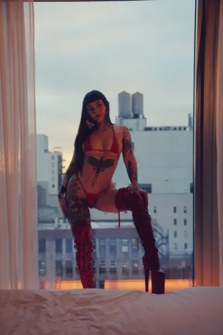 QueenAvaline — Streamate Photos