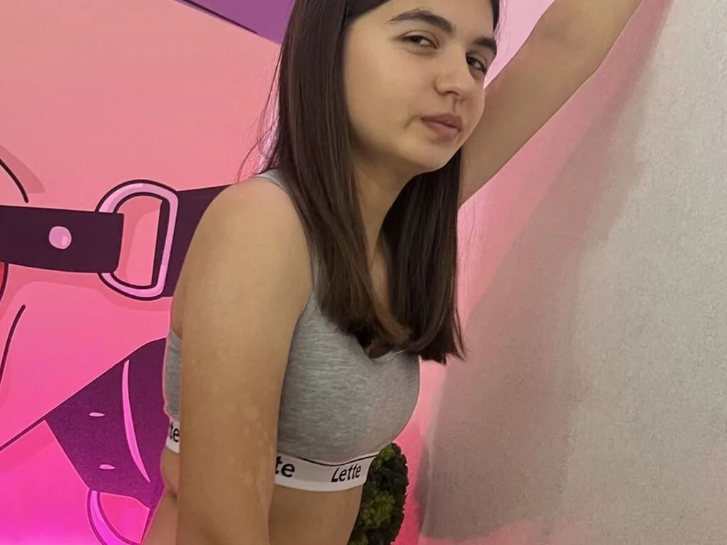 AmiraChase — live cam