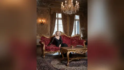 EmmaAmstrong — Royal Temptation 👑
