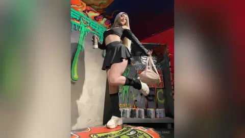 CristalSanz — Esta chica dulce traviesa quiere jugar ❤️