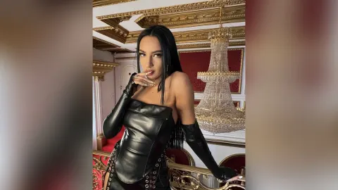 LoraEve — Royal!