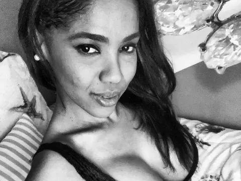 Jessica Simpsin cam model