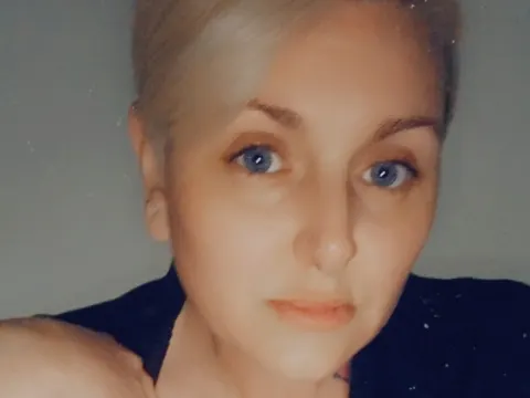 Delilah Dixon cam model