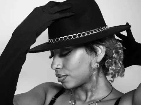 Liliith Brown — Flirt4Free Photos