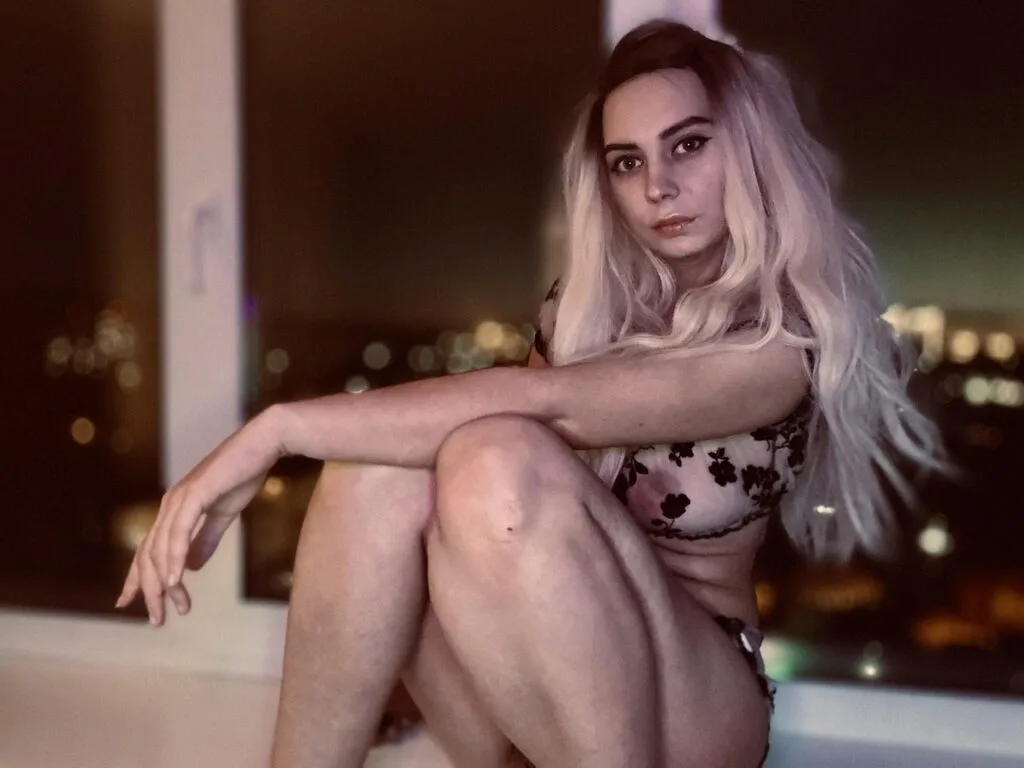 Lora Luxs