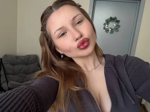 Beatriz Terada cam model