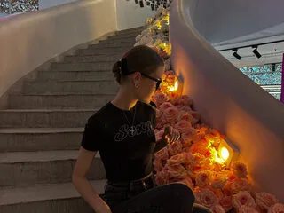 Emelina Carpio live cam