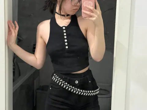 Lizbeth Crocker cam model