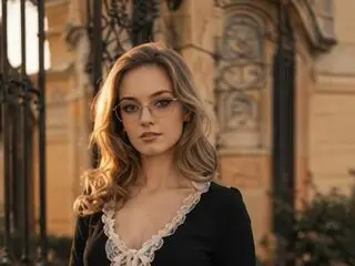 Nina Falcone cam model