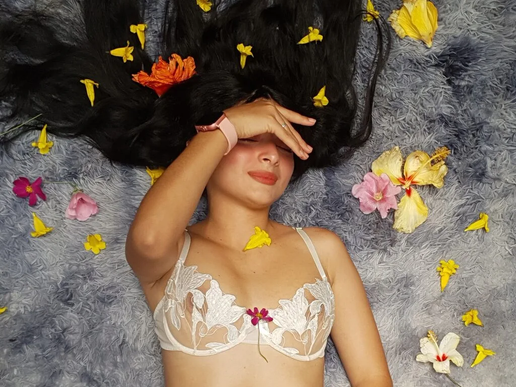 Violeta Thompson live cam