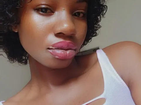 Mae Frank cam model