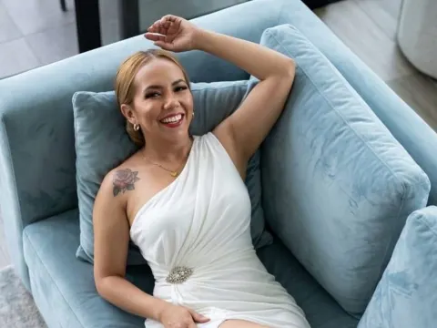 Amber Dilucca cam model