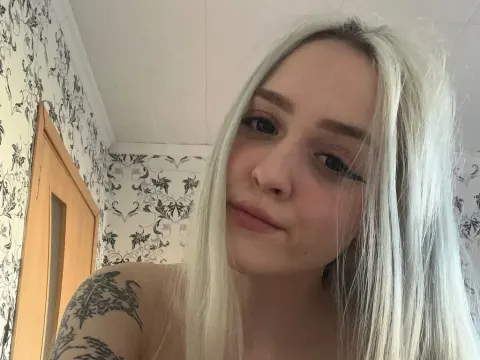Arina Quinn cam model