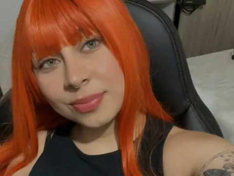Liz Saintt cam model