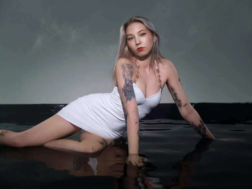 Kira Tisdale live cam