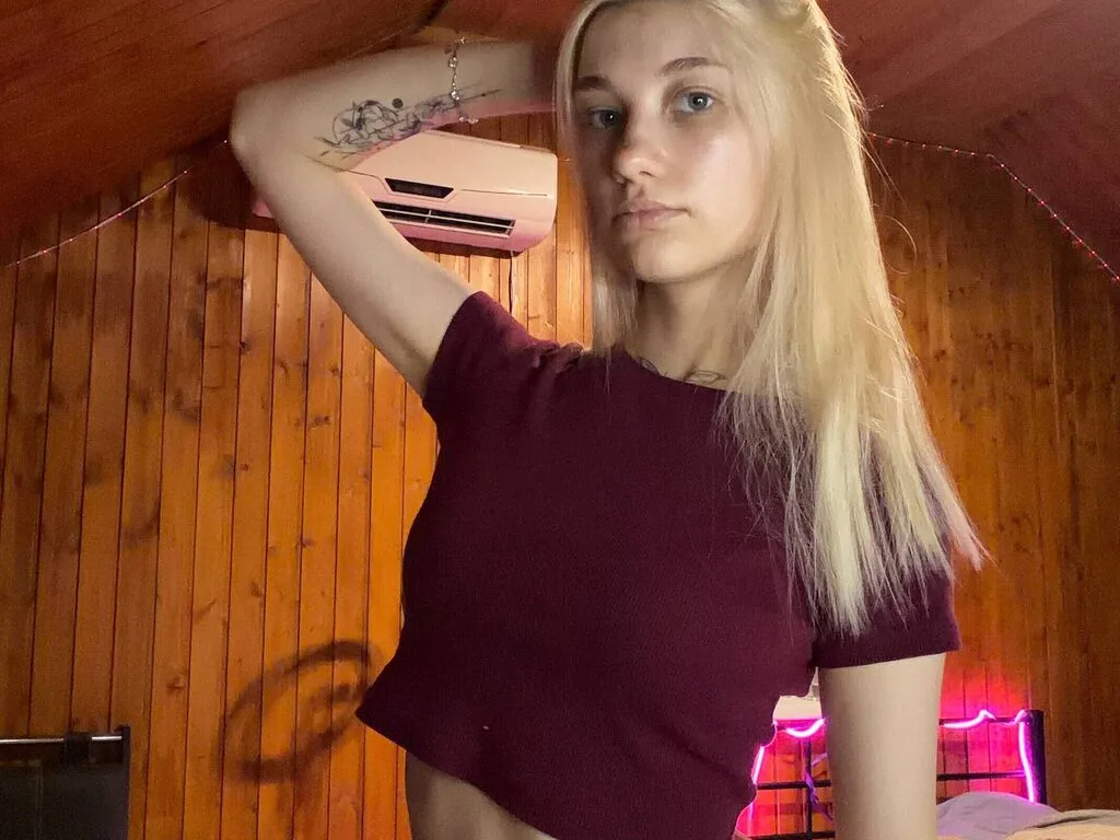Kendra Bann live cam