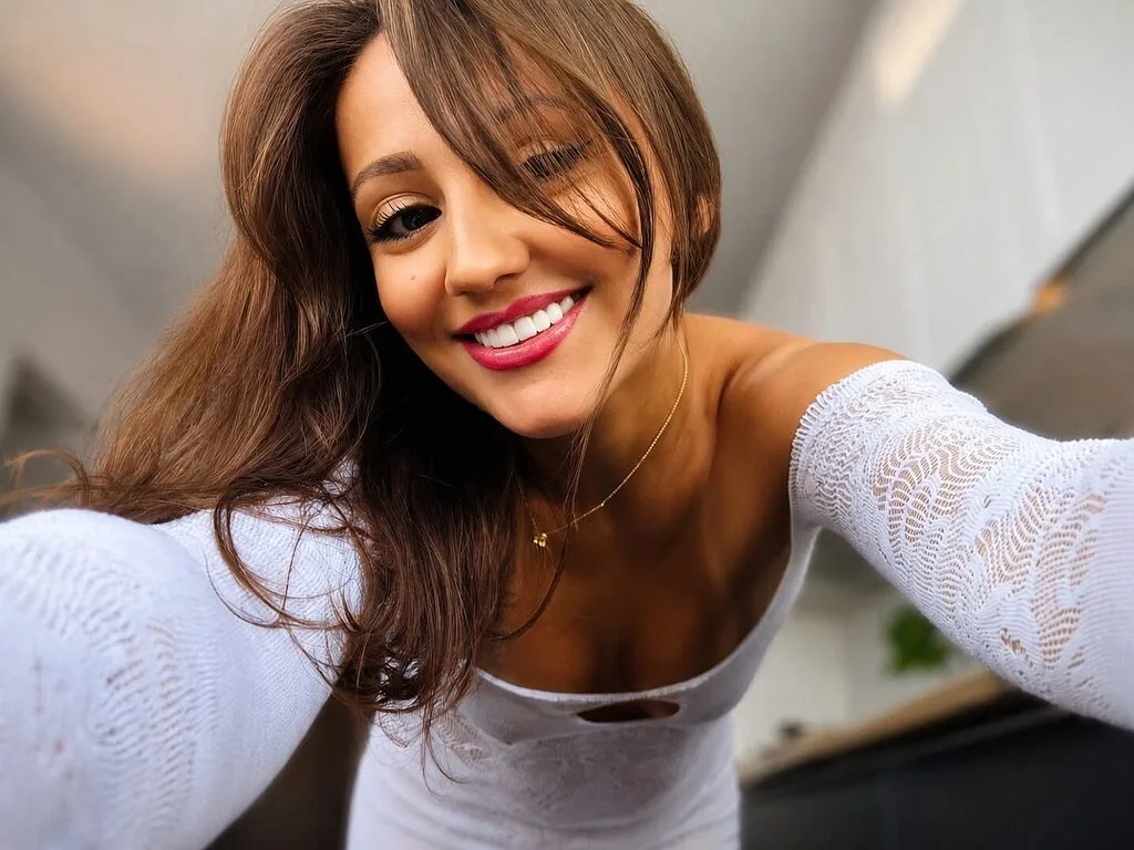Alexia Cage live cam