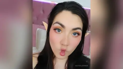 KathiaJenner — 👄