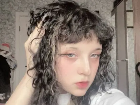 KarinaDelmuham cam model