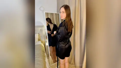 MollyMoretti — welcome to my room