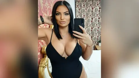EvelyneSmith — Selfie