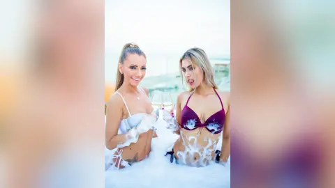 Arianna — Jacuzzi fantasy- with a friend