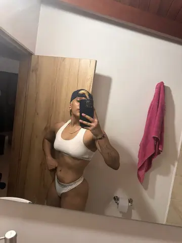ZhoeSexyGirl — Streamate Photos