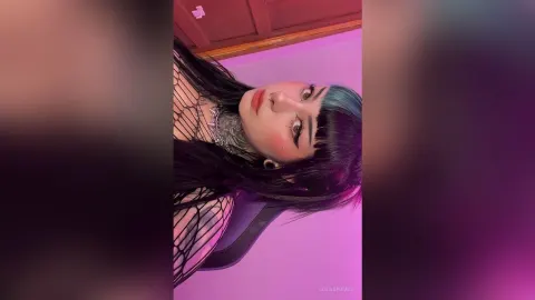 LolaGraves — Me!