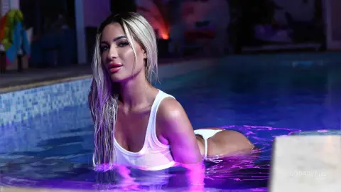 AudreyEla — Join me at the pool 