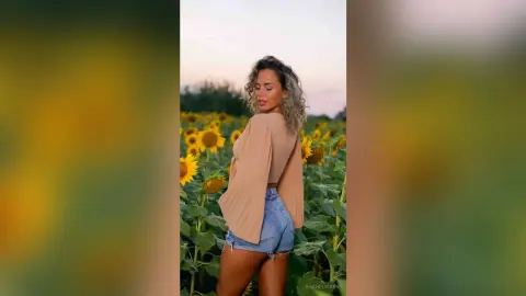 RachelVixen — Watch my back🫣😍