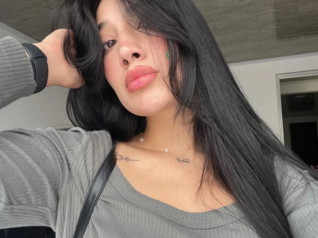 AbrilLuar — Streamate Photos