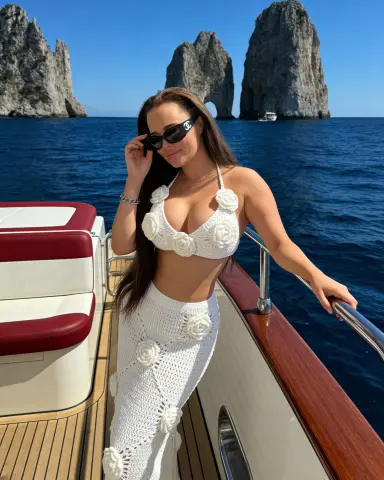 DaniellaRosexo — Streamate Photos