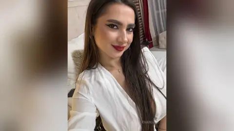 EvaBluez — Selfies 😈